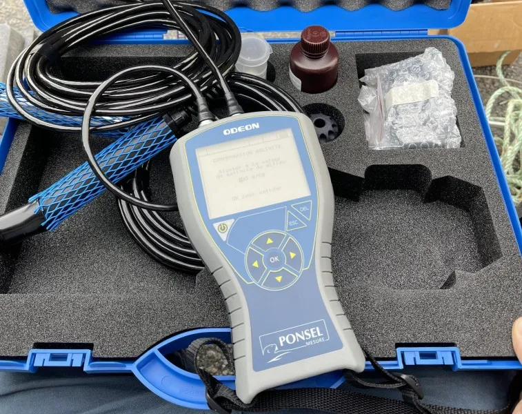 Appareil de mesure portable pour le suivi en direct de la turbidité et de l'oxygène dissous. Appareil de mesure portable Odéon turbidité et O2 dissous